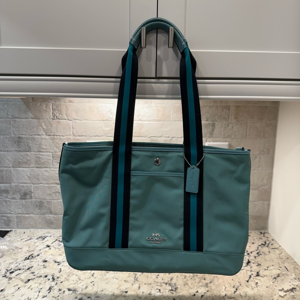 Coach EUC Ellis Aqua Shoulder Tote w/Navy & Teal Accents & Dustbag
